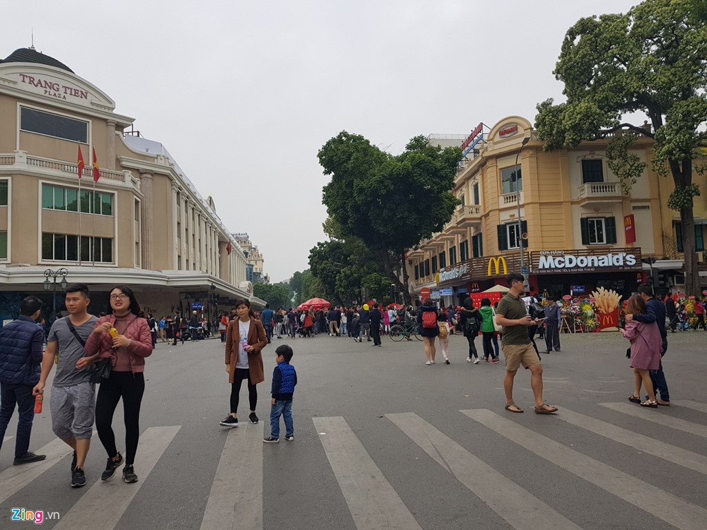 Khach thu do to mo ngay McDonald's mo cua hang dau tien tai Ha Noi hinh anh 4