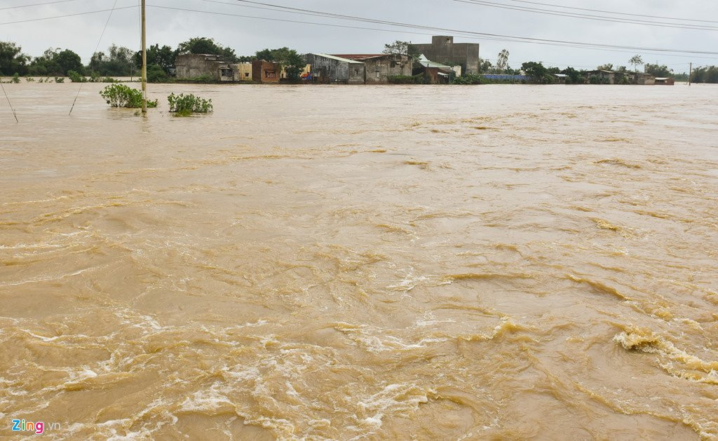 Mua lu gay co lap hang nghin ho dan Binh Dinh hinh anh 1