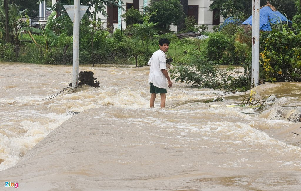Mua lu gay co lap hang nghin ho dan Binh Dinh hinh anh 12