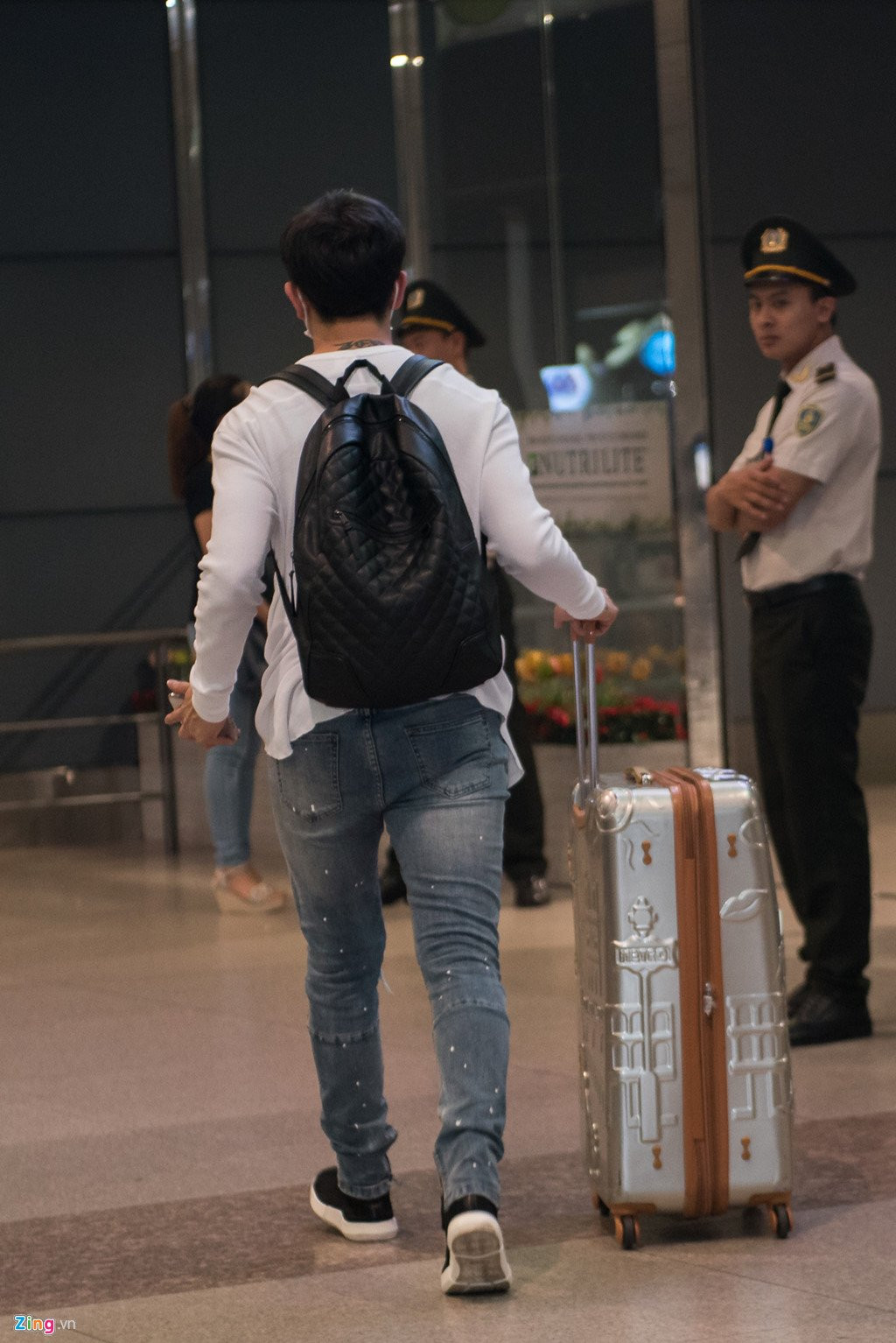 Giua bao scandal, Tim bit khau trang kin mit sang Han Quoc hinh anh 4