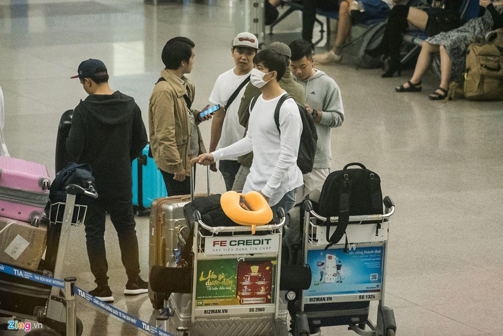 Giua bao scandal, Tim bit khau trang kin mit sang Han Quoc hinh anh 5