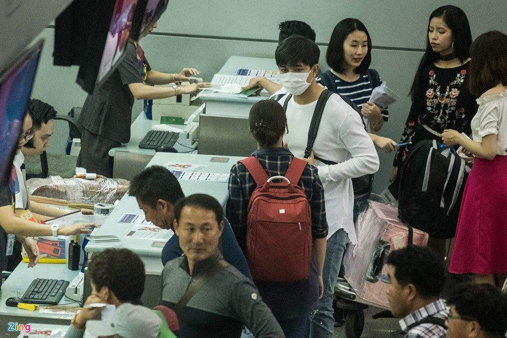 Giua bao scandal, Tim bit khau trang kin mit sang Han Quoc hinh anh 7