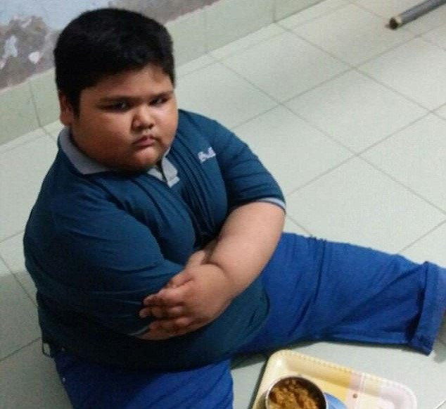 Be trai 7 tuoi nang 120 kg hinh anh 1