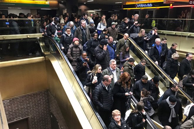 Danh bom ong tai ga tau dien ngam o trung tam New York hinh anh 1