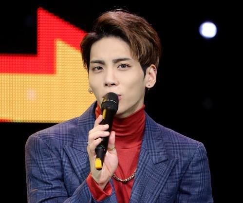 Ca si Jong Hyun (SHINee) dot ngot qua doi, nghi tu sat hinh anh 1