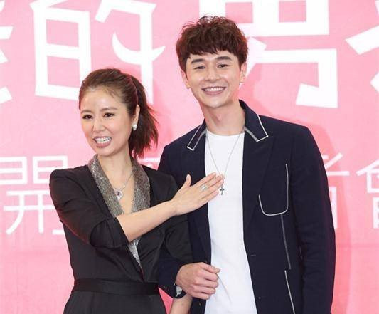 Hoac Kien Hoa ghen khi Lam Tam Nhu hon tai tu kem 16 tuoi hinh anh 2