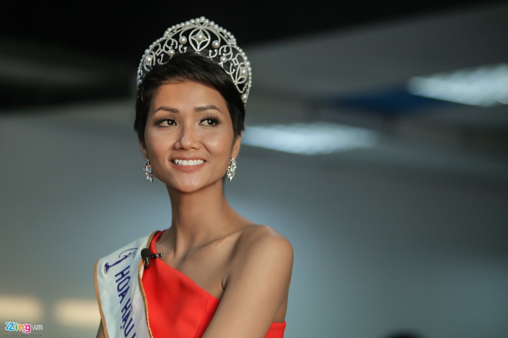 Can canh nhan sac cuon hut cua Hoa hau H'Hen Nie hinh anh 8