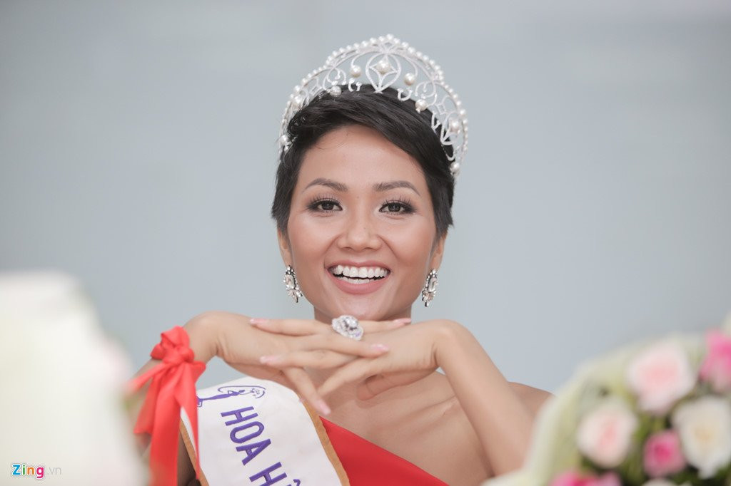 Can canh nhan sac cuon hut cua Hoa hau H'Hen Nie hinh anh 3