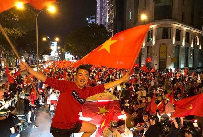 Dam Vinh Hung, Tien Luat tin U23 VN se chien thang sau loat luan luu hinh anh 1