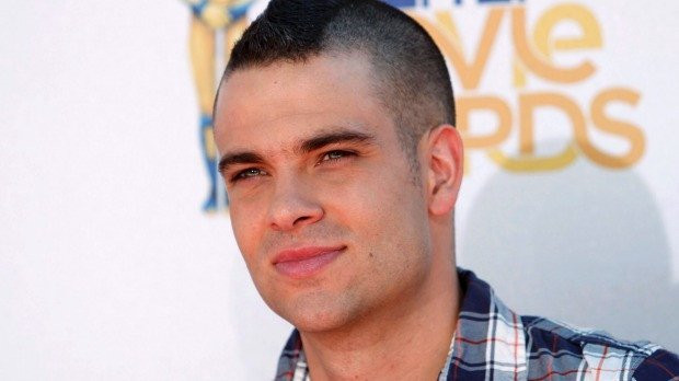 Tai tu 'Glee' treo co tren cay tu sat sau be boi luu phim au dam hinh anh 3