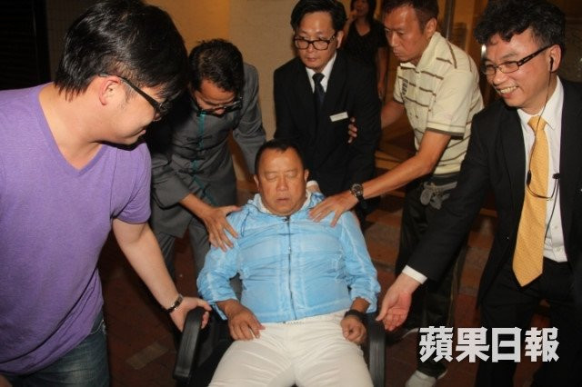 Co Thien Lac thay Tang Chi Vy lam 'anh lon' gioi dien vien Hong Kong hinh anh 3