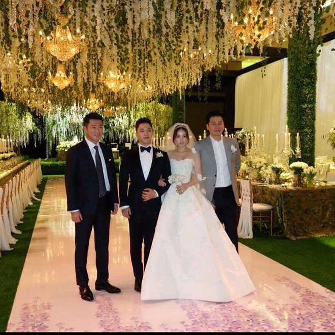 Taeyang (Big Bang) va vo hanh phuc khieu vu trong tiec cuoi hinh anh 2