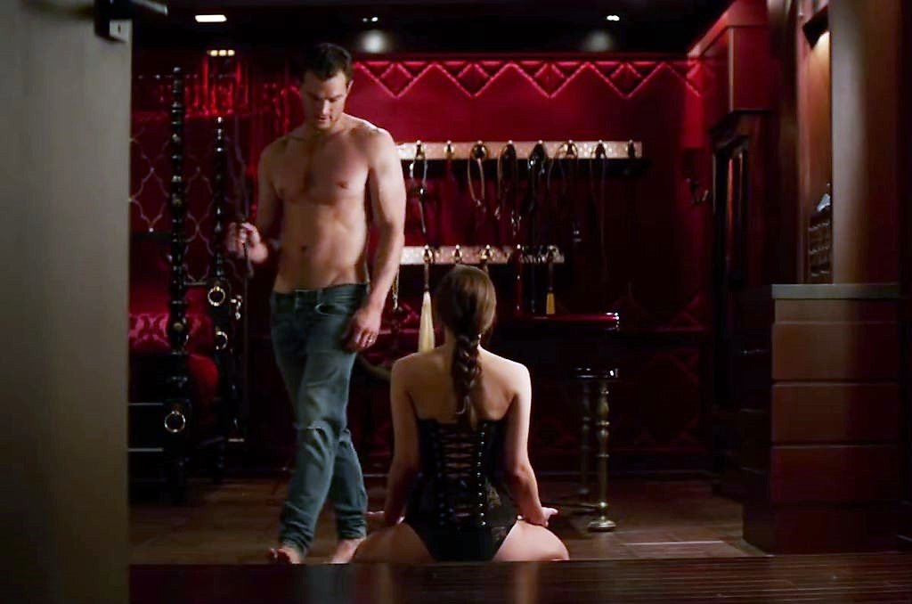 '50 sac thai': Tinh yeu chiem huu, doc hai nup duoi vo boc dao duc hinh anh 1