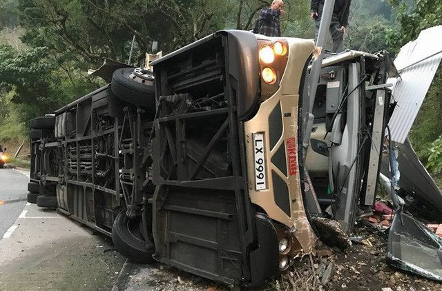 Truong Ba Chi hien mau cho nan nhan vu lat xe buyt o Hong Kong hinh anh 3