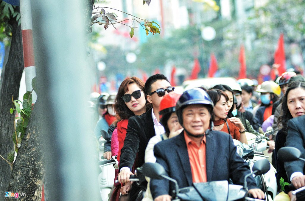 Trung tam Ha Noi un tac ngay chieu mung 1 Tet hinh anh 10