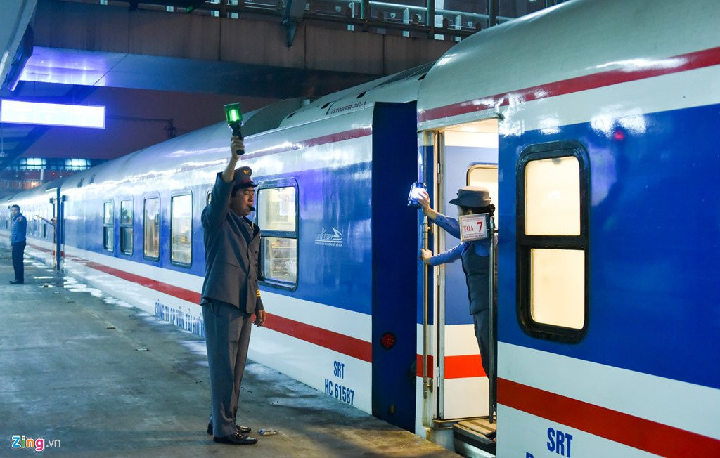 Chuyen tau cuoi nam ngap tran khong khi Tet hinh anh 1