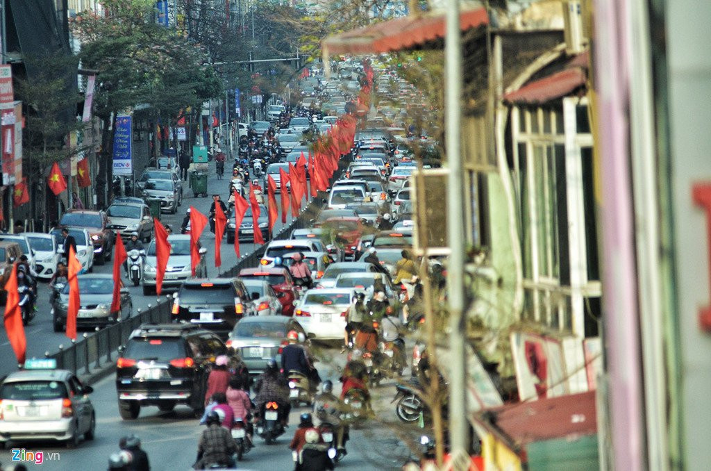 Trung tam Ha Noi un tac ngay chieu mung 1 Tet hinh anh 2