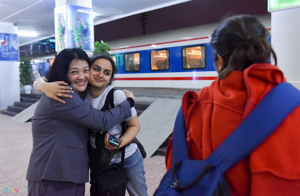 Chuyen tau cuoi nam ngap tran khong khi Tet hinh anh 3