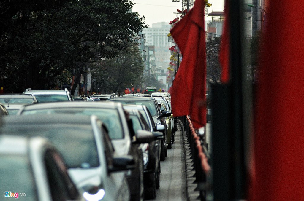 Trung tam Ha Noi un tac ngay chieu mung 1 Tet hinh anh 3