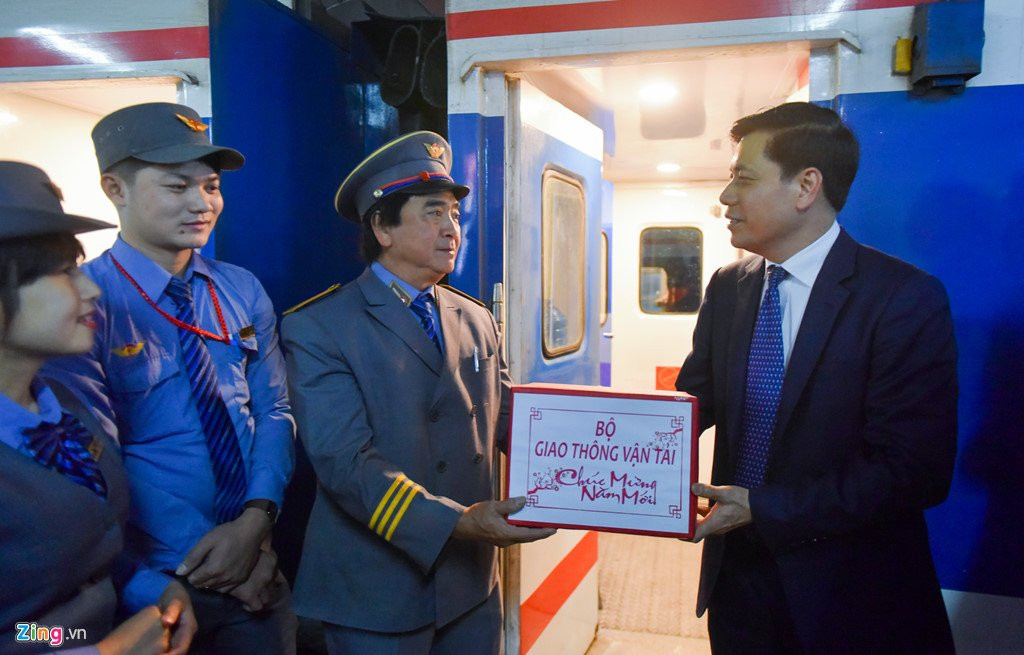 Chuyen tau cuoi nam ngap tran khong khi Tet hinh anh 5