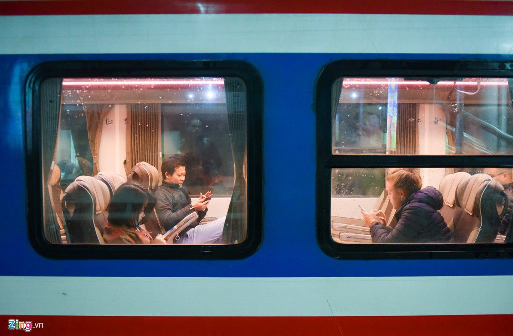 Chuyen tau cuoi nam ngap tran khong khi Tet hinh anh 7