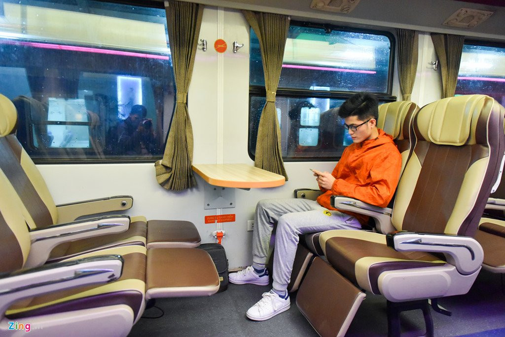 Chuyen tau cuoi nam ngap tran khong khi Tet hinh anh 8