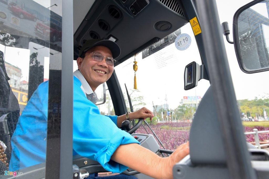 Nhung nguoi ra duong muu sinh ngay mung 1 Tet hinh anh 1