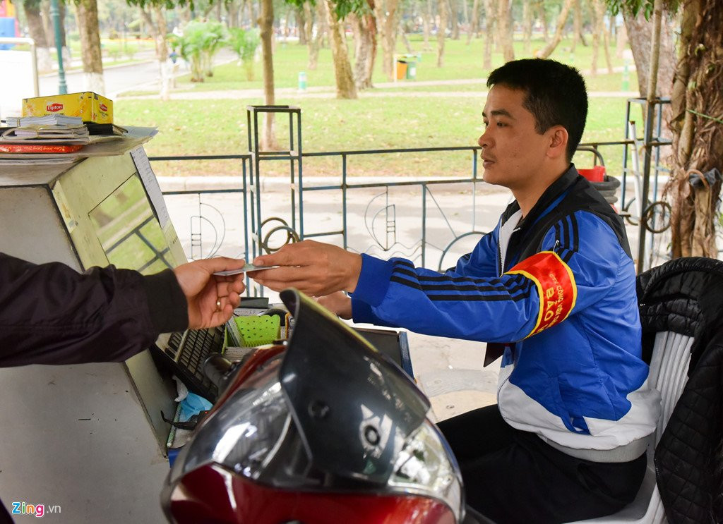 Nhung nguoi ra duong muu sinh ngay mung 1 Tet hinh anh 6