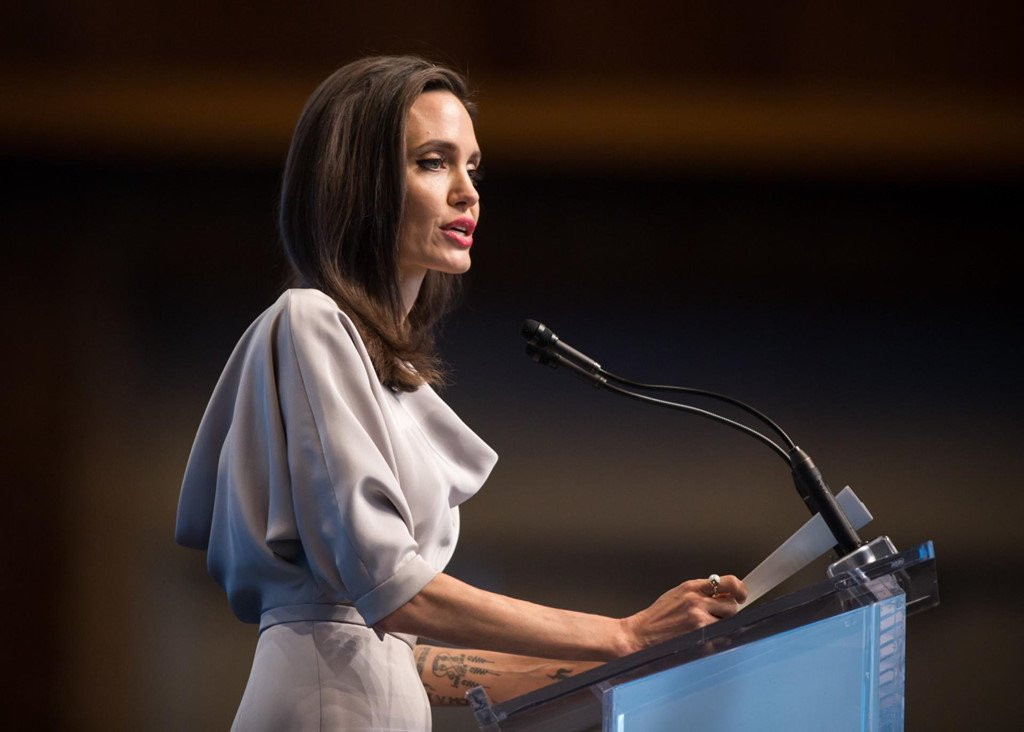 Lam dung tinh duc: Toi ac do ban vi sao luon 'song khoe' o showbiz? hinh anh 8