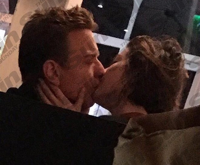 Ngoai tinh, tai tu ‘Star Wars’ mat ca vo lan bo hinh anh 2