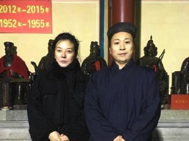 Trieu Vy gay ngo ngang vi guong mat tieu tuy, gia nua hinh anh 1