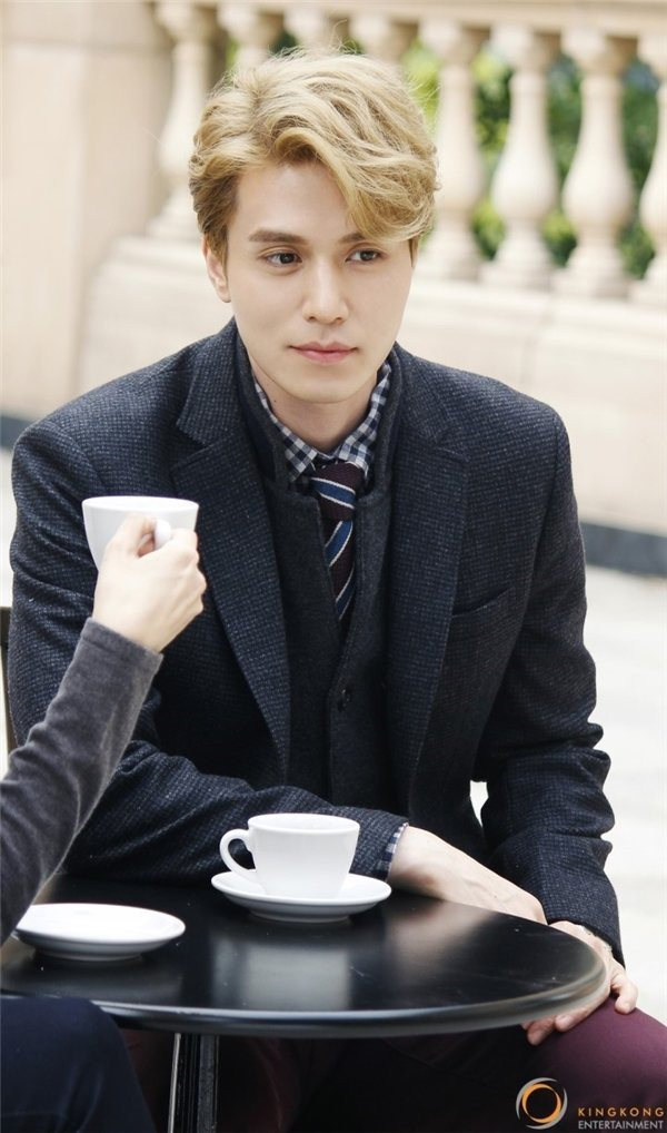 Ve dien trai va noi tieng cua hai ban trai 'tinh dau quoc dan' Suzy hinh anh 4