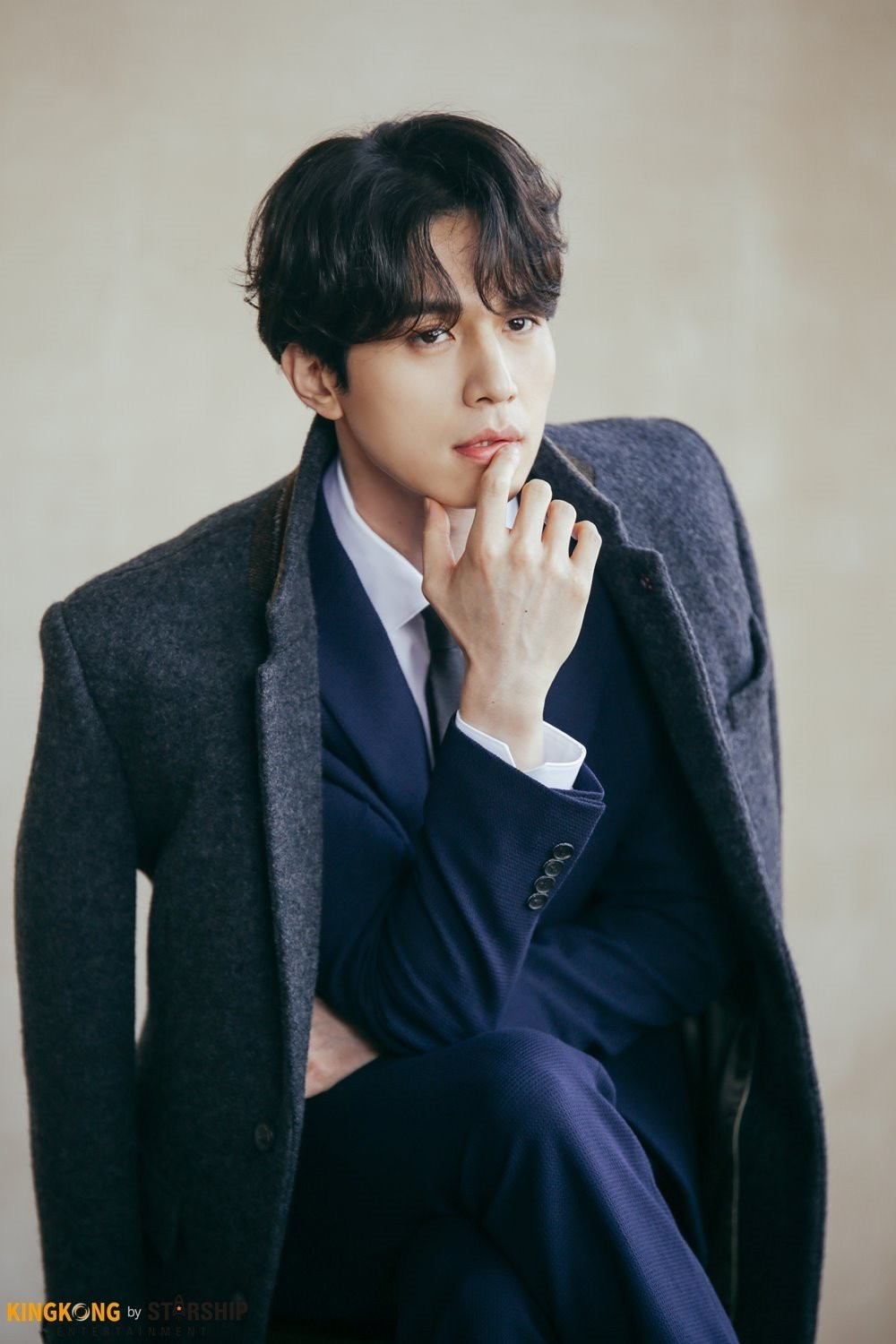 Ve dien trai va noi tieng cua hai ban trai 'tinh dau quoc dan' Suzy hinh anh 6