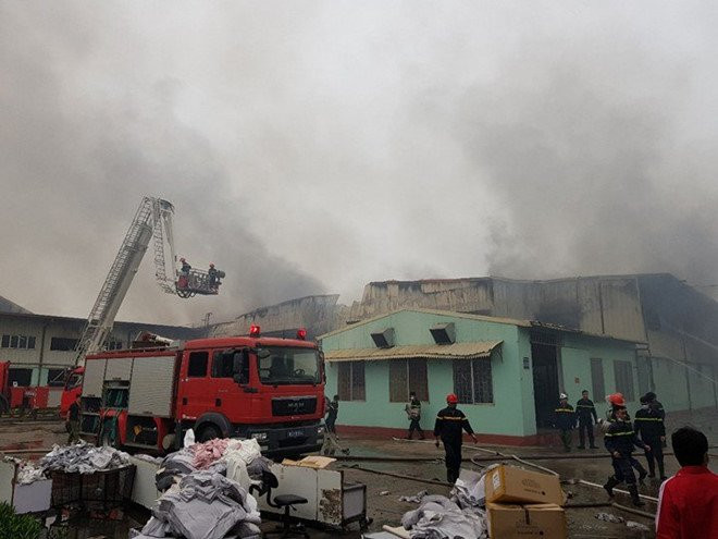 Chay lon tai cong ty may Han Quoc o Vinh Phuc hinh anh 2