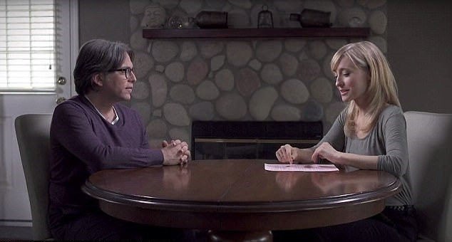 Buoc duong sao nu ‘Smallville’ thanh pho tuong ta giao tinh duc hinh anh 2