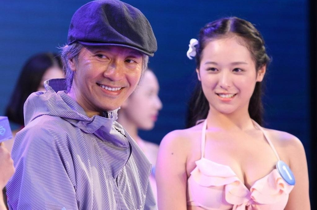 Ban than va tro ly ven man bi an ve 'vua thi phi' Chau Tinh Tri hinh anh 3