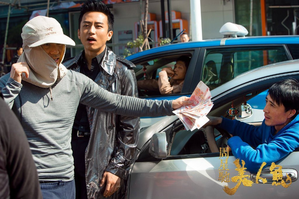 Ban than va tro ly ven man bi an ve 'vua thi phi' Chau Tinh Tri hinh anh 5