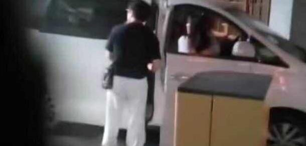 Thanh Long tap tenh xuat hien sau clip con gai cau cuu o Canada hinh anh 2