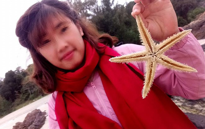 Nu 9X to bi chu quan karaoke bat giu, chich dien hinh anh 1