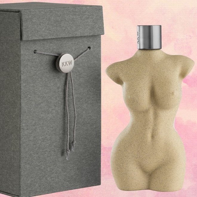 Kim Kardashian bi chi trich vi dang qua nhieu anh nude hinh anh 2