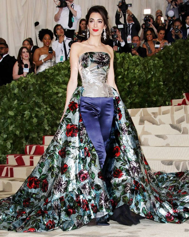 Met Gala 2018: Làm host thì phải mặc như Giáo hoàng, Rihanna đang khiến dân tình phục sát đất - Ảnh 10.