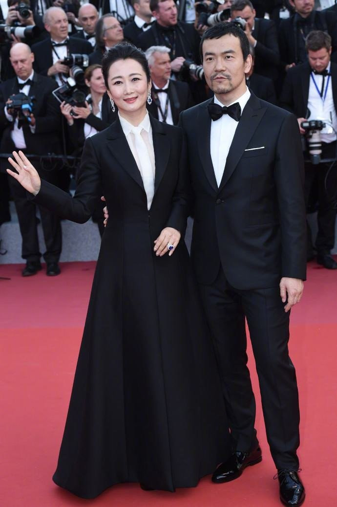 Nhung khoanh khac gay tranh cai tren tham do khai mac LHP Cannes hinh anh 13