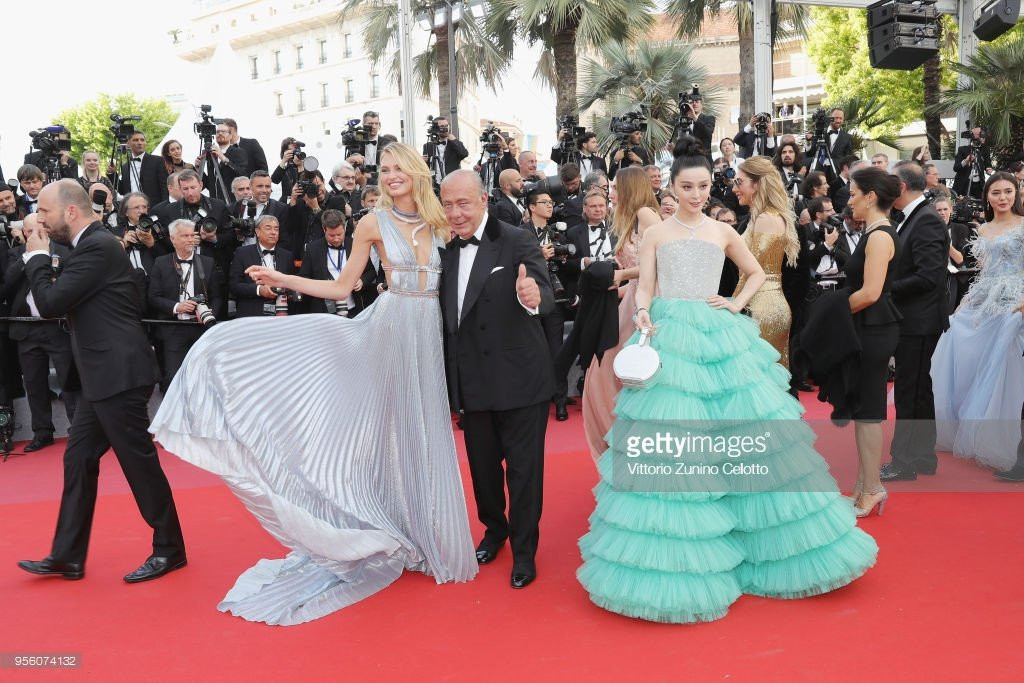 Nhung khoanh khac gay tranh cai tren tham do khai mac LHP Cannes hinh anh 12