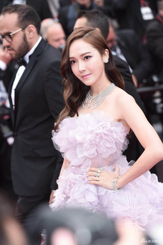 Loạt mỹ nhân Trung Quốc lăng xê mốt ngực phẳng trên thảm đỏ Cannes - 6