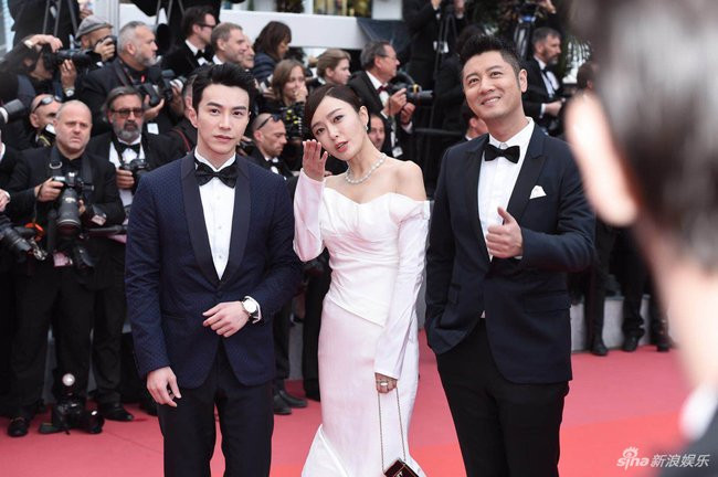 Loạt mỹ nhân Trung Quốc lăng xê mốt ngực phẳng trên thảm đỏ Cannes - 9