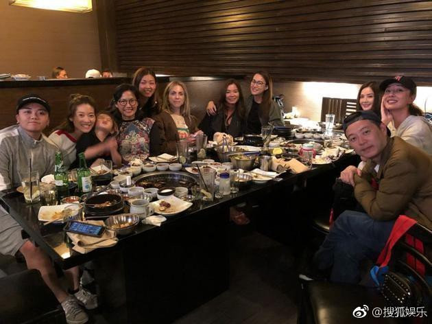 Chung Han Dong long lay don le cuoi co tich hinh anh 3