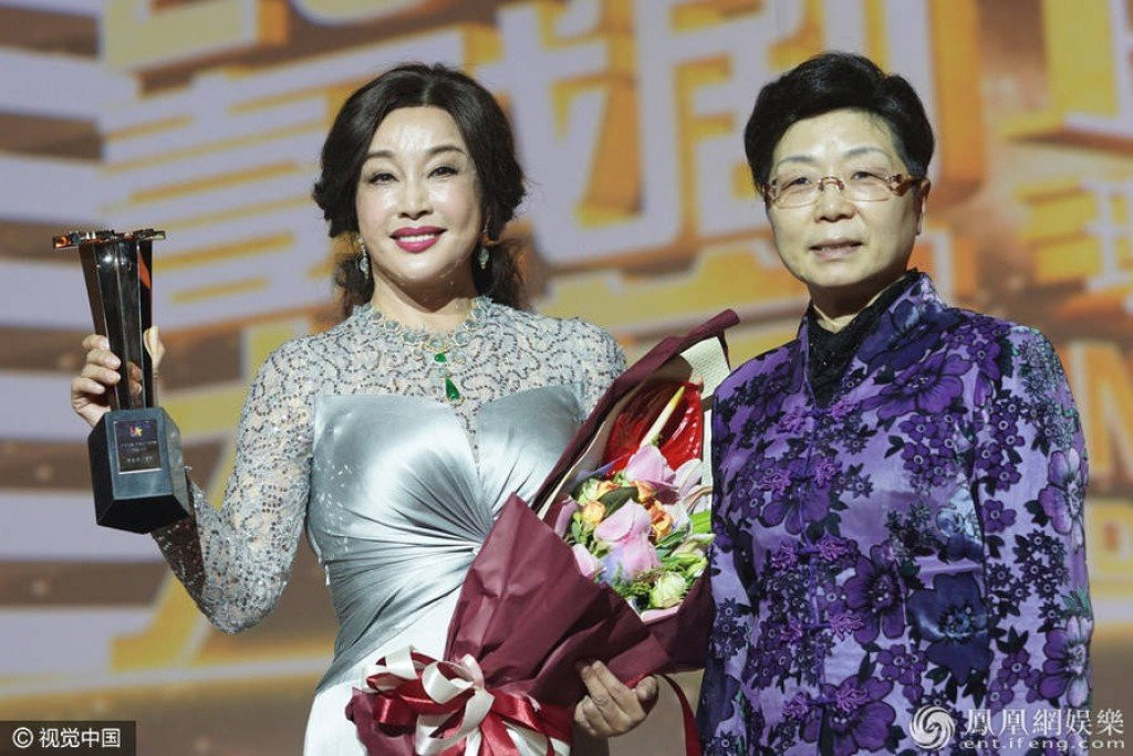 Pham Bang Bang: Tu 'hop dong ma' trieu USD den bi mat showbiz? hinh anh 4