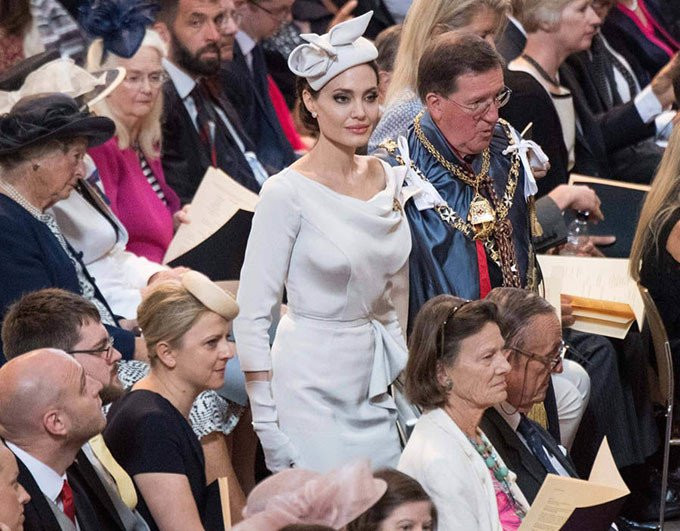 Angelina Jolie xuat hien quy phai nhung van gay guoc hinh anh 6