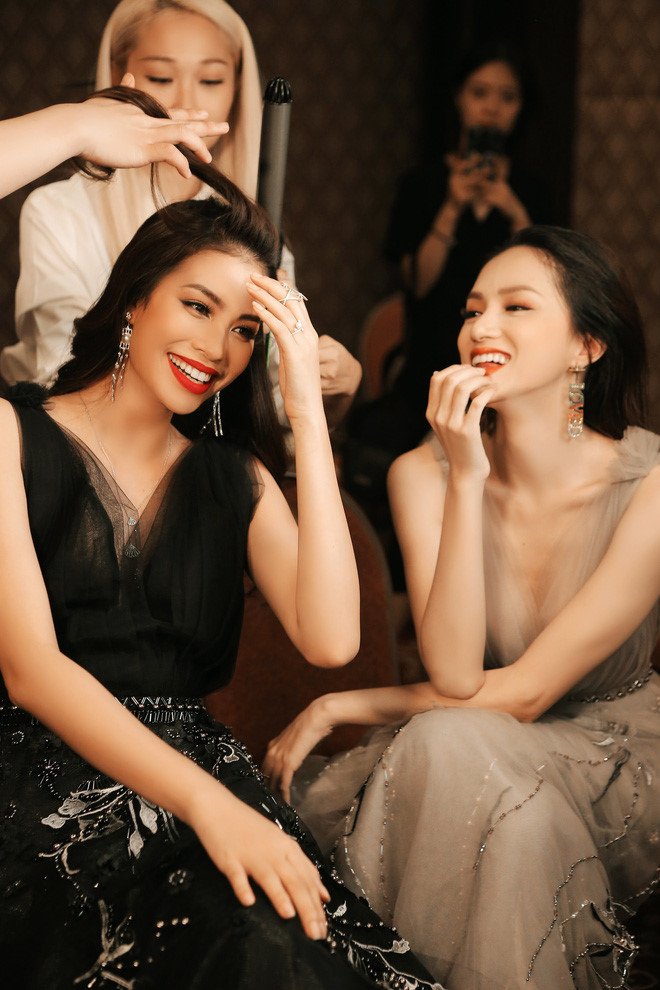 Nhung lan sao Viet bi yeu cau roi tham do, bo ve giua chung hinh anh 2