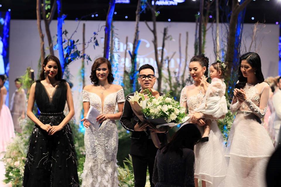 Nhung lan sao Viet bi yeu cau roi tham do, bo ve giua chung hinh anh 1